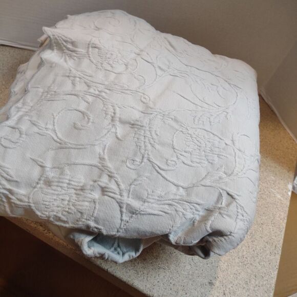 Linen Source Grey Twin Coverlet - Picture 5 of 5